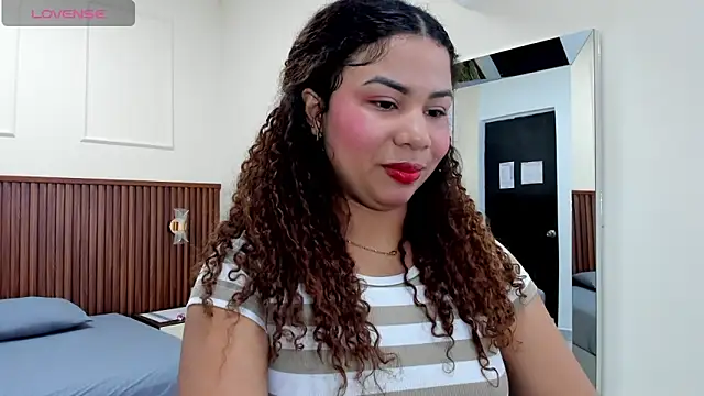 Snapshot of MELINAMARTINS chatting on 28, 2, 2025 MELINAMARTINS online show from 28, 2, 2025