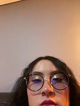 ValentinaOrtiz3 online show from 18, 12, 2025