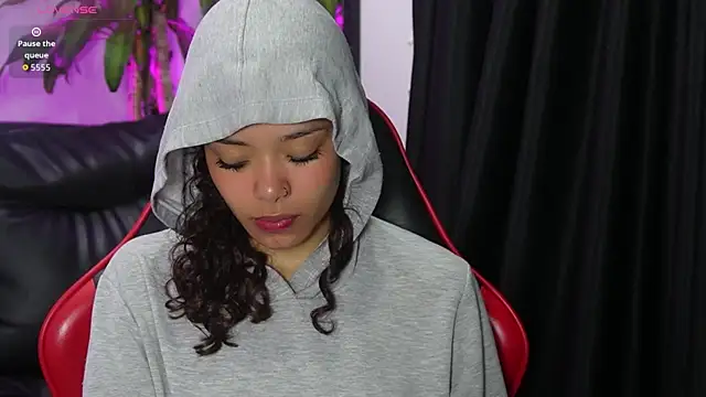 sara sharma  online show from 24, 11, 2025