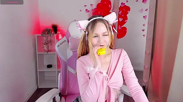 Snapshot of SweetieAngela chatting on 18, 2, 2025 SweetieAngela online show from 18, 2, 2025