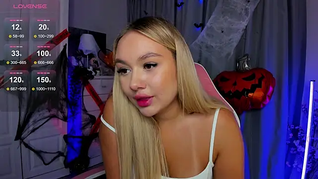 Snapshot of _Loneve__ chatting on 15, 10, 2025  Loneve   online show from 15, 10, 2025