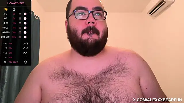 Snapshot of alexxxbear chatting on 10, 1, 2026 alexxxbear online show from 10, 1, 2026