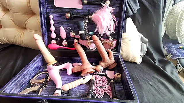 Snapshot of Chanel_Noire chatting on 4, 3, 2025 Chanel Noire online show from 4, 3, 2025