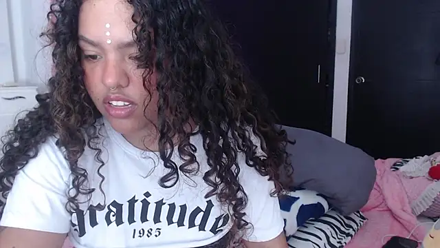 Snapshot of Anitta_bell chatting on 14, 2, 2025 Anitta bell online show from 14, 2, 2025