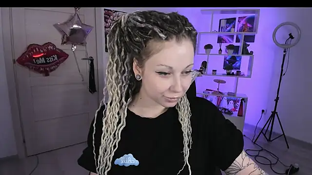 Snapshot of HoneySallyMoore chatting on 19, 10, 2025 HoneySallyMoore online show from 19, 10, 2025