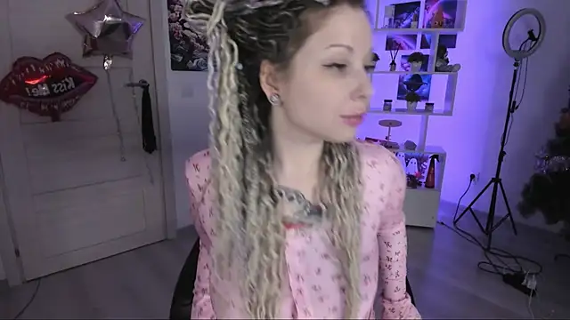 Snapshot of HoneySallyMoore chatting on 9, 11, 2025 HoneySallyMoore online show from 9, 11, 2025