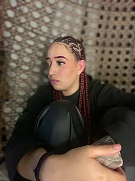 Snapshot of Scarlett-LS chatting on 13, 2, 2025 Scarlett-LS online show from 13, 2, 2025