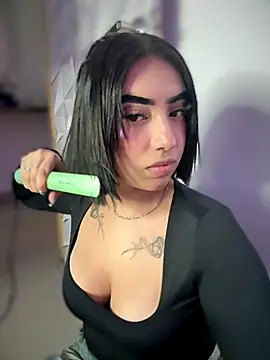 Snapshot of Scarlett-LS chatting on 22, 11, 2025 Scarlett-LS online show from 22, 11, 2025