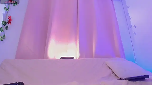 Daphnewalker   online show from 26, 6, 2026