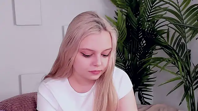 CLAIRE VOGT online show from 5, 3, 2025