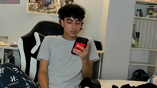 Snapshot of salvatore_montt chatting on 4, 3, 2025 salvatore montt online show from 4, 3, 2025