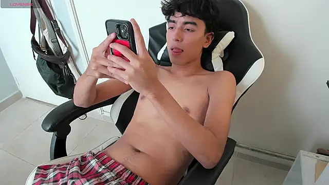 Snapshot of salvatore_montt chatting on 10, 3, 2025 salvatore montt online show from 10, 3, 2025