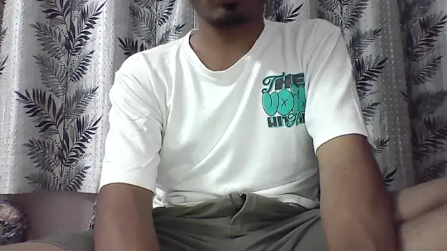 Snapshot of Harsh424242 chatting on 21, 3, 2025 Harsh424242 online show from 21, 3, 2025