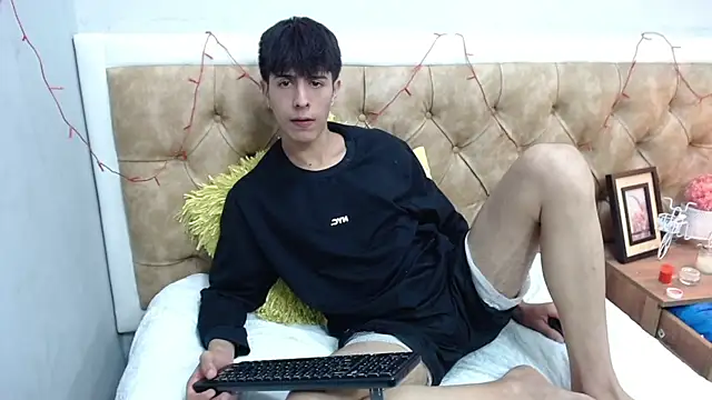 Estiv18  online show from 15, 3, 2025