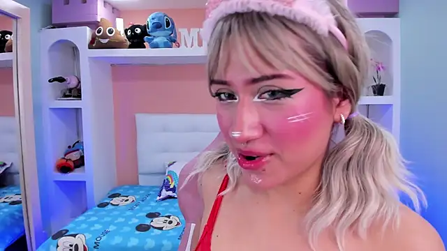 Snapshot of miss___megan chatting on 21, 10, 2025 miss megan online show from 21, 10, 2025