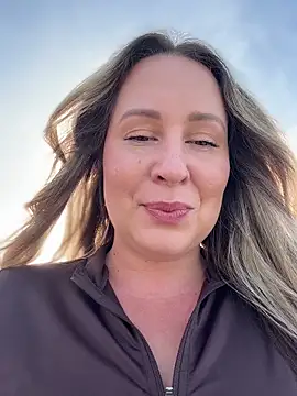 Mona Plus online show from 23, 4, 2026