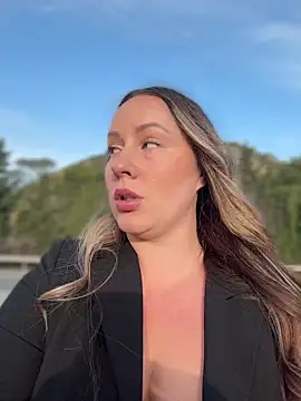 Mona Plus online show from 24, 4, 2026