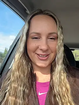 Snapshot of Mona_Plus chatting on 17, 5, 2026 Mona Plus online show from 17, 5, 2026