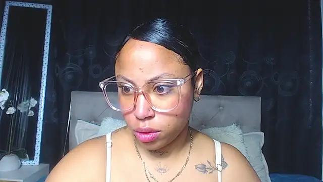 Snapshot of rebeka_kenye chatting on 4, 3, 2025 rebeka kenye online show from 4, 3, 2025