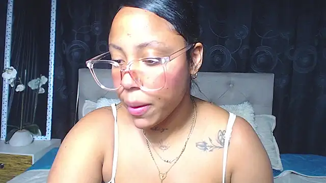 Snapshot of rebeka_kenye chatting on 4, 3, 2025 rebeka kenye online show from 4, 3, 2025