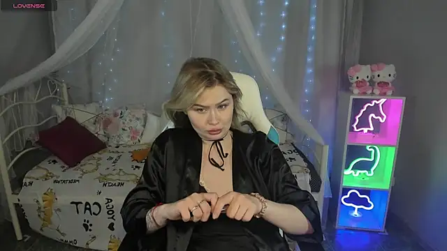 Snapshot of MargoBryan chatting on 4, 3, 2025 MargoBryan online show from 4, 3, 2025