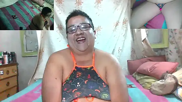 Snapshot of erinadarling79 chatting on 31, 10, 2025 erinadarling79 online show from 31, 10, 2025