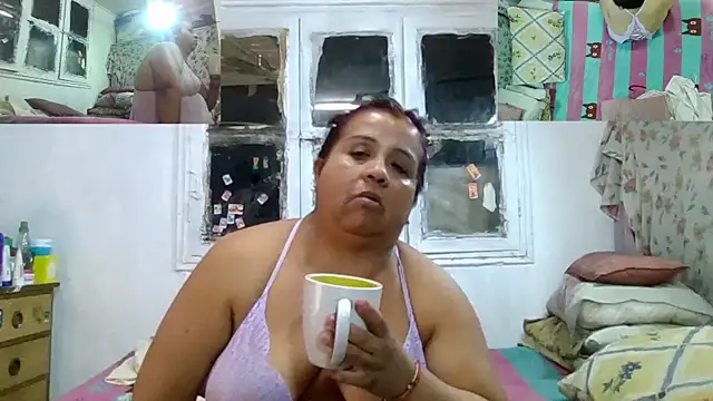 Snapshot of erinadarling79 chatting on 19, 4, 2026 erinadarling79 online show from 19, 4, 2026