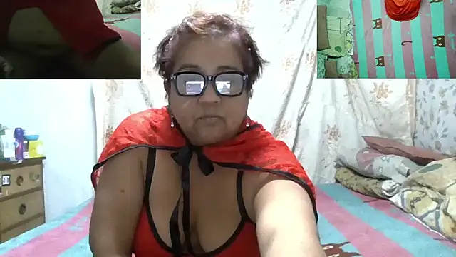 Snapshot of erinadarling79 chatting on 17, 5, 2026 erinadarling79 online show from 17, 5, 2026