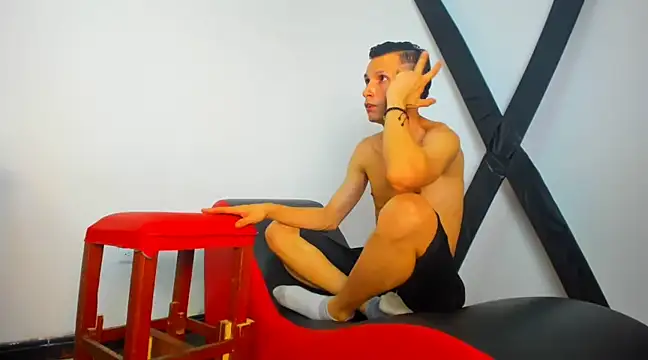 Snapshot of Isak_Millan chatting on 13, 2, 2025 Isak Millan online show from 13, 2, 2025