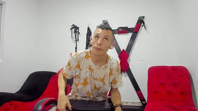 Snapshot of Isak_Millan chatting on 2, 12, 2025 Isak Millan online show from 2, 12, 2025