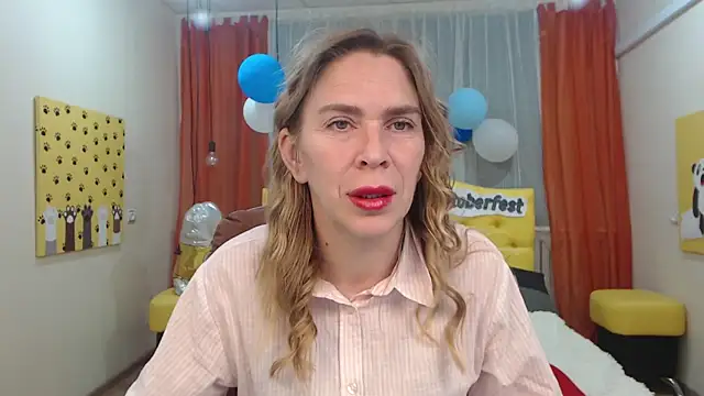 Snapshot of TessaDaybreak chatting on 1, 10, 2025 TessaDaybreak online show from 1, 10, 2025