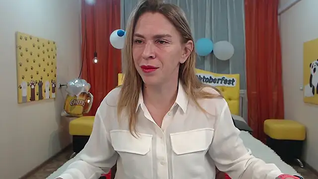Snapshot of TessaDaybreak chatting on 9, 10, 2025 TessaDaybreak online show from 9, 10, 2025
