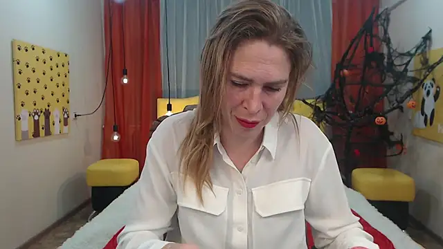 Snapshot of TessaDaybreak chatting on 10, 10, 2025 TessaDaybreak online show from 10, 10, 2025