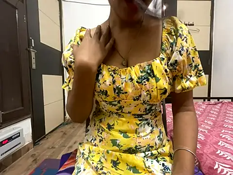 Snapshot of aliya_bhatt chatting on 14, 10, 2025 aliya bhatt online show from 14, 10, 2025
