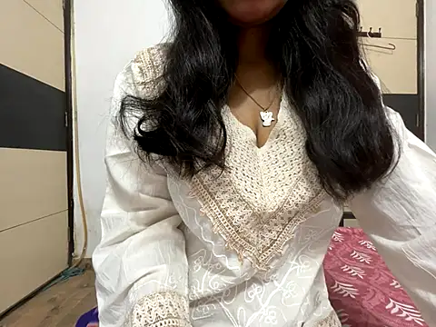 Snapshot of aliya_bhatt chatting on 22, 10, 2025 aliya bhatt online show from 22, 10, 2025