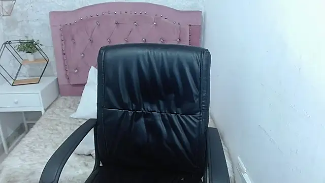 Snapshot of camilah_tk chatting on 18, 2, 2025 camilah tk online show from 18, 2, 2025