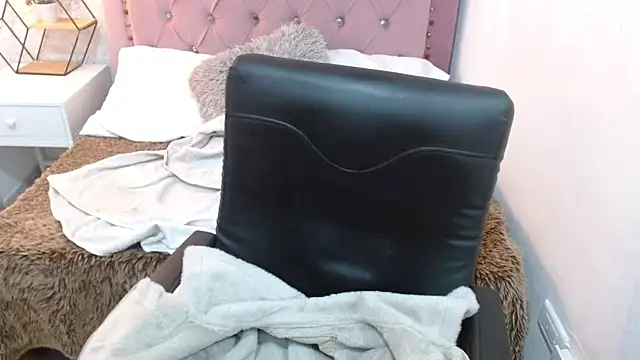 Snapshot of camilah_tk chatting on 30, 9, 2025 camilah tk online show from 30, 9, 2025