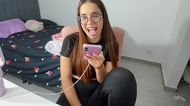 Snapshot of Greciaruiz_ chatting on 15, 11, 2025 Greciaruiz online show from 15, 11, 2025