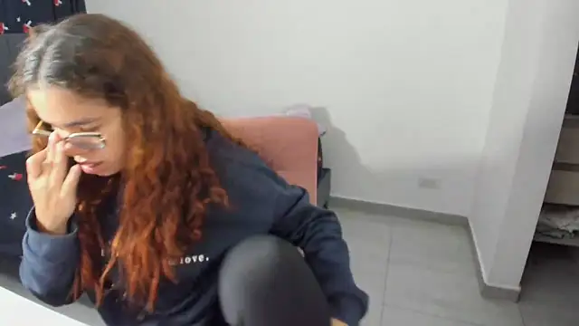 Snapshot of Greciaruiz_ chatting on 24, 11, 2025 Greciaruiz online show from 24, 11, 2025