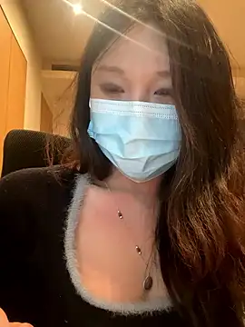 EstelleXU online show from 7, 3, 2025