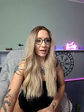 Snapshot of Janina_Secrets chatting on 1, 3, 2025 Janina Secrets online show from 1, 3, 2025