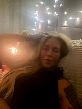 Snapshot of Fiery_Blonde_LexiX chatting on 27, 10, 2025 Fiery Blonde LexiX online show from 27, 10, 2025