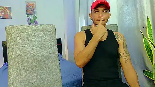 Snapshot of Reina_paola chatting on 18, 9, 2025 Reina paola online show from 18, 9, 2025