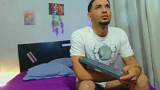 Snapshot of Reina_paola chatting on 28, 10, 2025 Reina paola online show from 28, 10, 2025