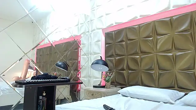 AnahisBennett online show from 17, 3, 2025