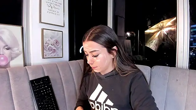 Snapshot of Ivanna_West chatting on 7, 7, 2026 Ivanna West online show from 7, 7, 2026