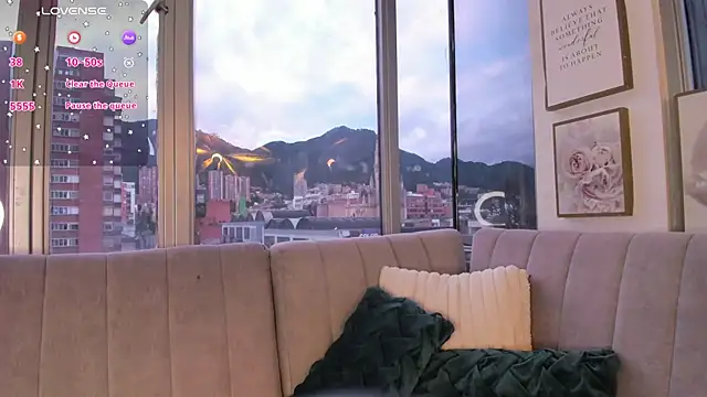 Snapshot of Ivanna_West chatting on 13, 7, 2026 Ivanna West online show from 13, 7, 2026