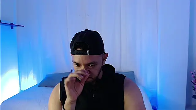 Snapshot of Double_R12 chatting on 12, 3, 2025 Double R12 online show from 12, 3, 2025