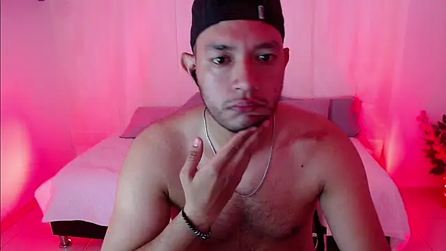 Snapshot of Double_R12 chatting on 17, 3, 2025 Double R12 online show from 17, 3, 2025