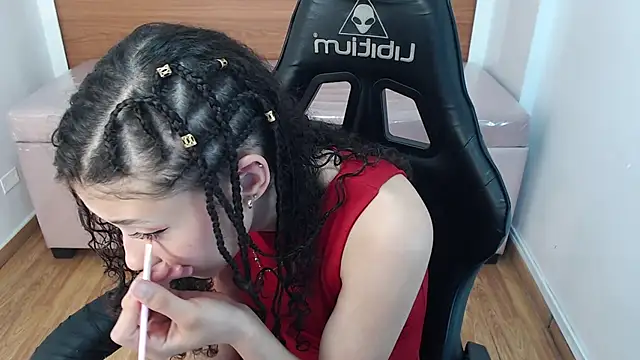 danatella a online show from 10, 10, 2025